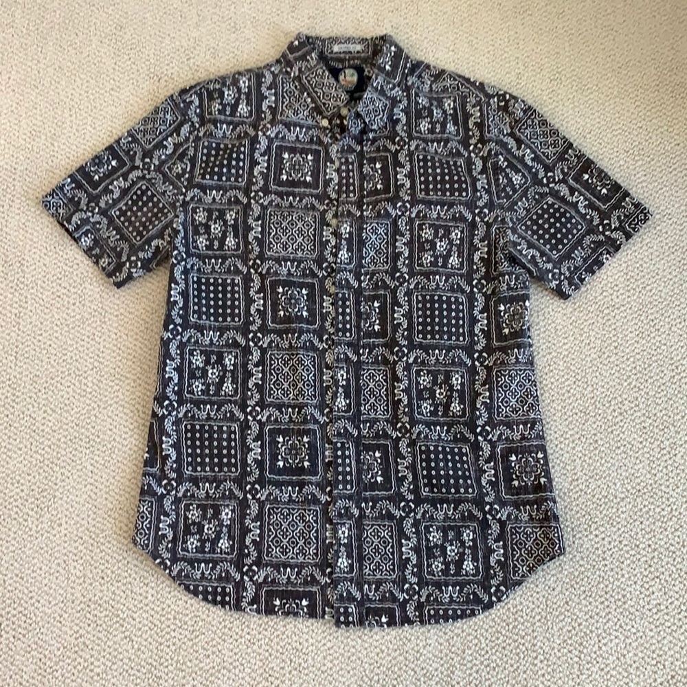 Black and white Reyn Spooner aloha shirt button up